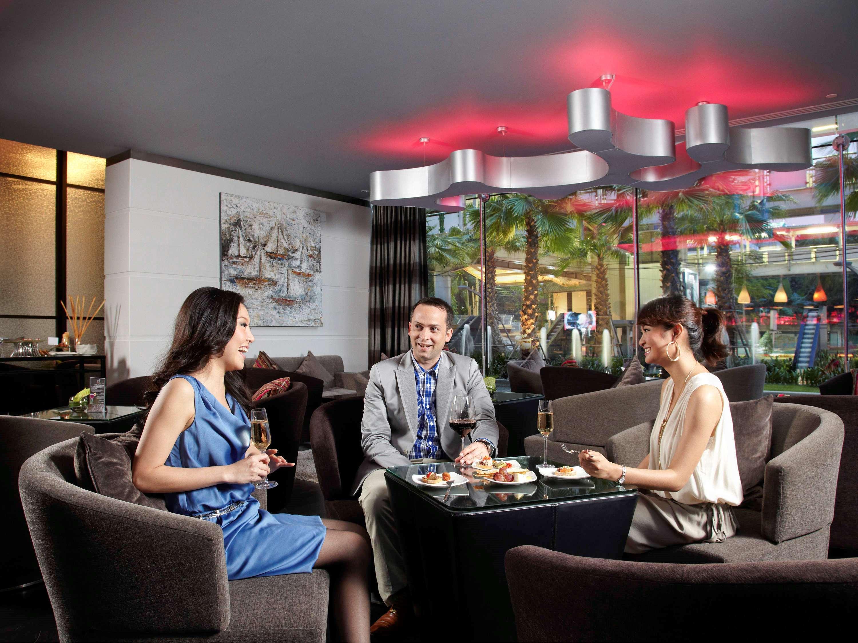 Four Points By Sheraton Bangkok Ploenchit - Formerly Novotel Bangkok Ploenchit المظهر الخارجي الصورة