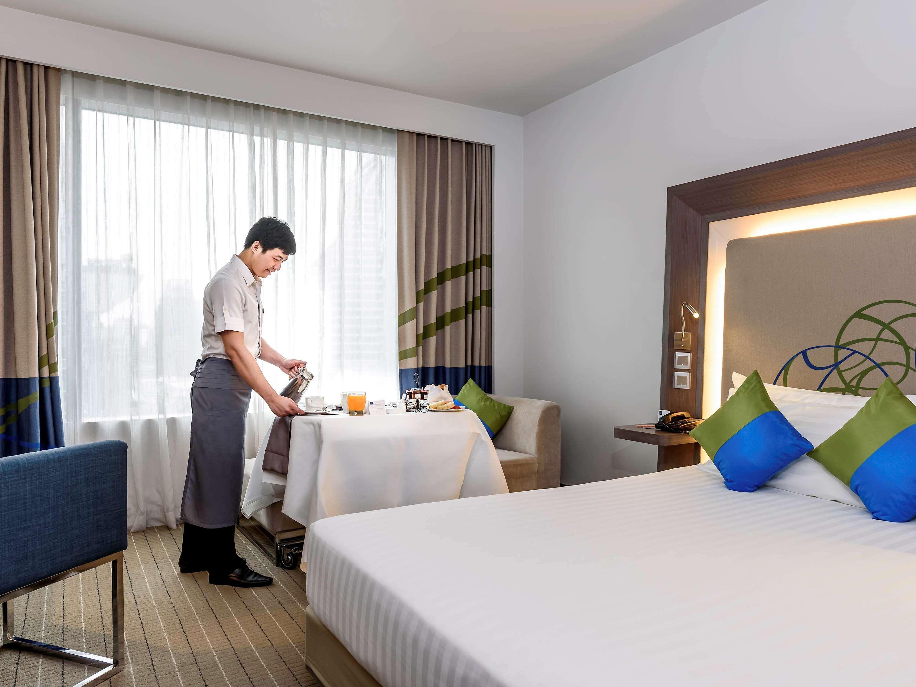 Four Points By Sheraton Bangkok Ploenchit - Formerly Novotel Bangkok Ploenchit المظهر الخارجي الصورة