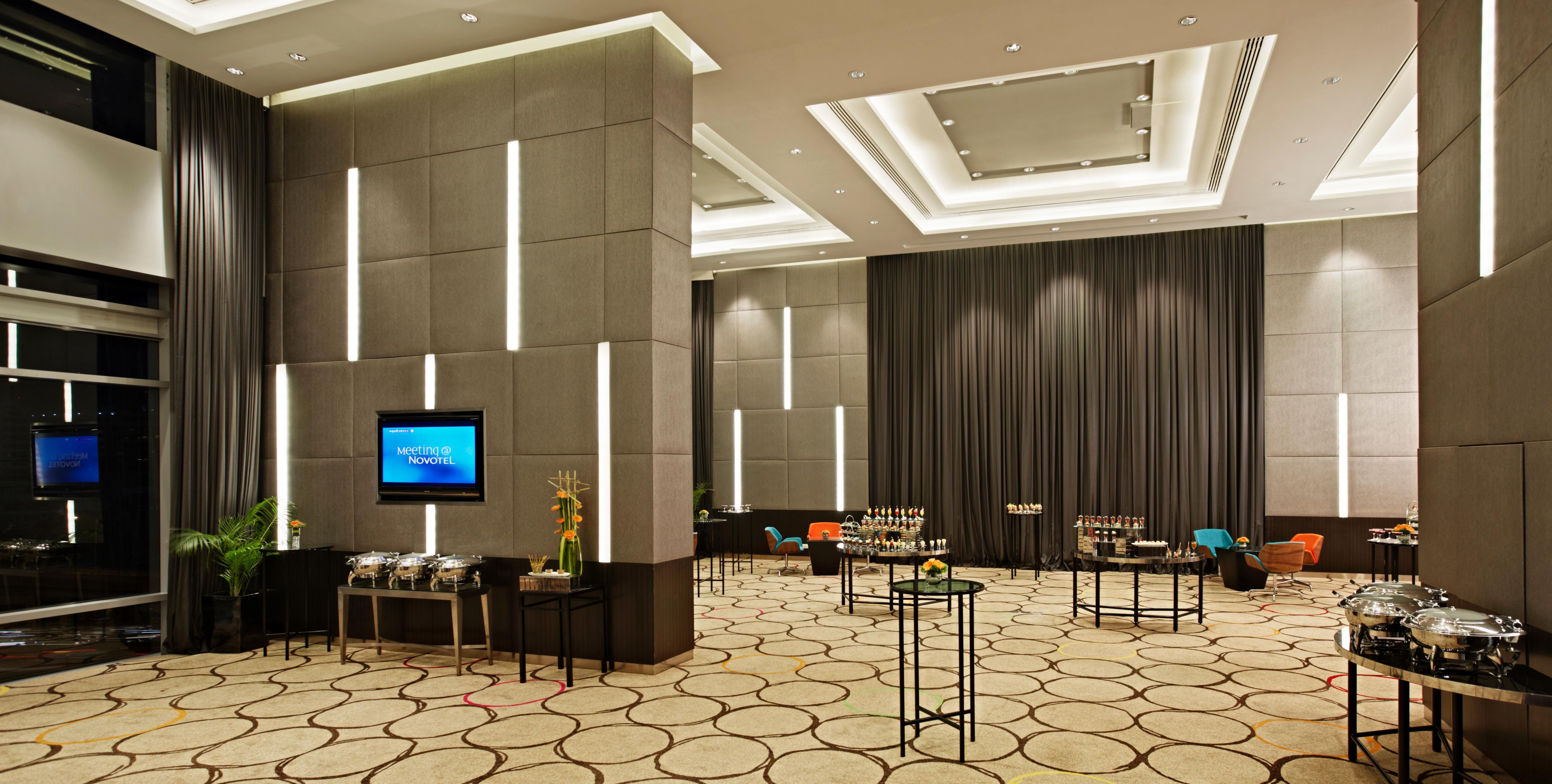 Four Points By Sheraton Bangkok Ploenchit - Formerly Novotel Bangkok Ploenchit المظهر الخارجي الصورة